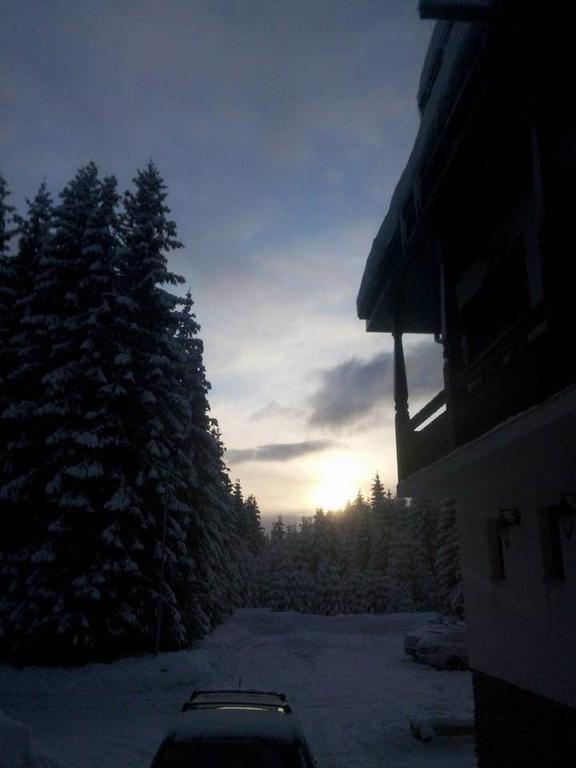 Hanul Haiducilor Obârşia-Lotrului Exterior foto